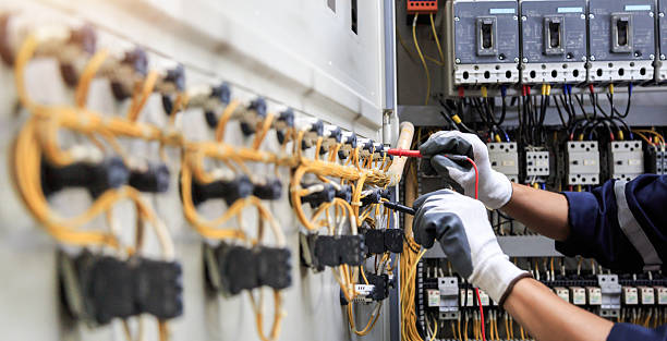 Professional Electrician technician working in Long Grove, IL